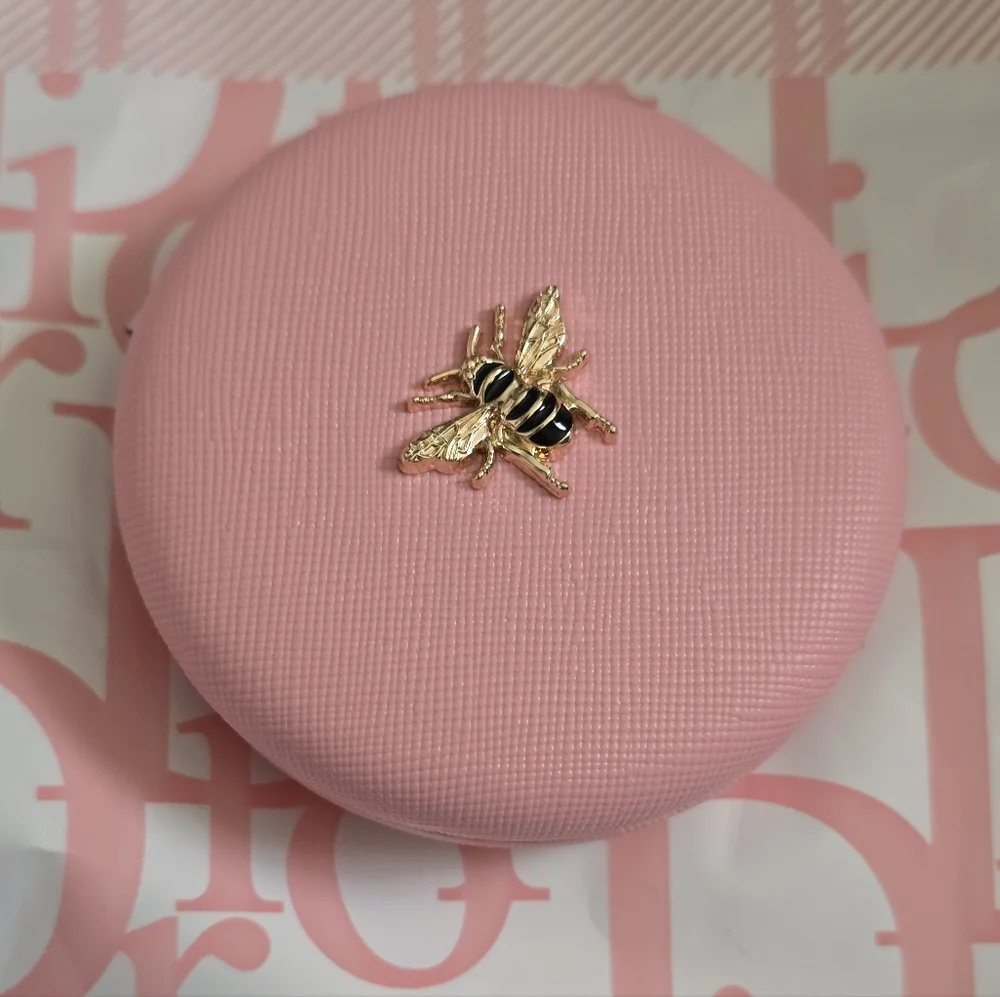 N/A beautiful bee